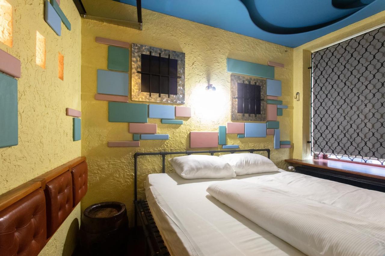 Stay In Pub Kamera Klub Apatment-City Center Lubiana Esterno foto